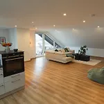 Mama-apartments - Netflix, Balkon, Arbeitsplatz, Wifi, Waschmaschine, Familienfreundlich, Kostenloser Parkplatz - 125 Qm Lägenhet Fulda