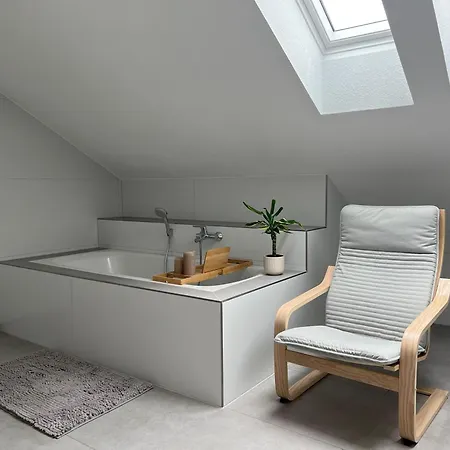 Mama-apartments - Stylisches Mit Netflix, Balkon Und Parkplatz - 125 Qm Apartment