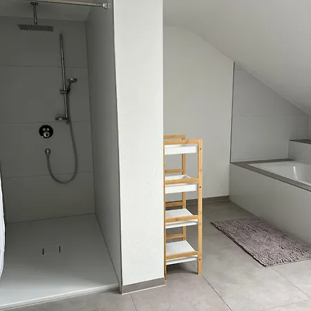 Mama-apartments - Stylisches Mit Netflix, Balkon Und Parkplatz - 125 Qm Apartment *