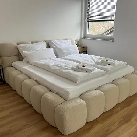 Mama-apartments - Stylisches Mit Netflix, Balkon Und Parkplatz - 125 Qm