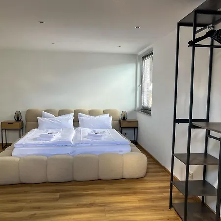 Mama-apartments - Netflix, Balkon, Kaffee & Tee, Wifi, Waschmaschine, Familienfreundlich, Kostenloser Parkplatz - 125 Qm * Φούλντα