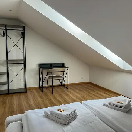 Mama-apartments - Netflix, Balkon, Kaffee & Tee, Wifi, Waschmaschine, Familienfreundlich, Kostenloser Parkplatz - 125 Qm Διαμέρισμα Φούλντα