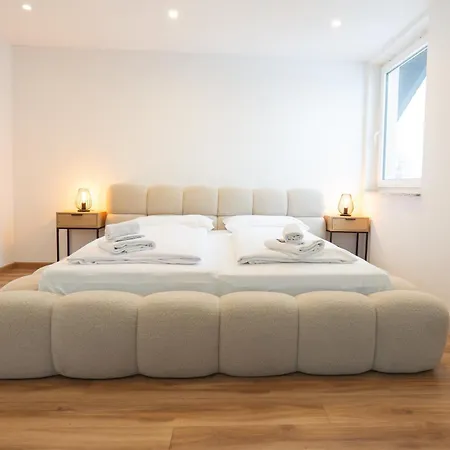 Mama-apartments - Netflix, Balkon, Arbeitsplatz, Wifi, Waschmaschine, Familienfreundlich, Kostenloser Parkplatz - 125 Qm Lägenhet