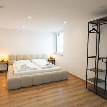 Mama-apartments - Netflix, Balkon, Arbeitsplatz, Wifi, Waschmaschine, Familienfreundlich, Kostenloser Parkplatz - 125 Qm Lägenhet *