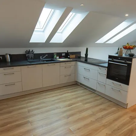 Mama-apartments - Netflix, Balkon, Kaffee & Tee, Wifi, Waschmaschine, Familienfreundlich, Kostenloser Parkplatz - 125 Qm * Φούλντα