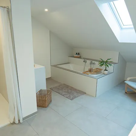 Mama-apartments - Netflix, Balkon, Arbeitsplatz, Wifi, Waschmaschine, Familienfreundlich, Kostenloser Parkplatz - 125 Qm Fulda