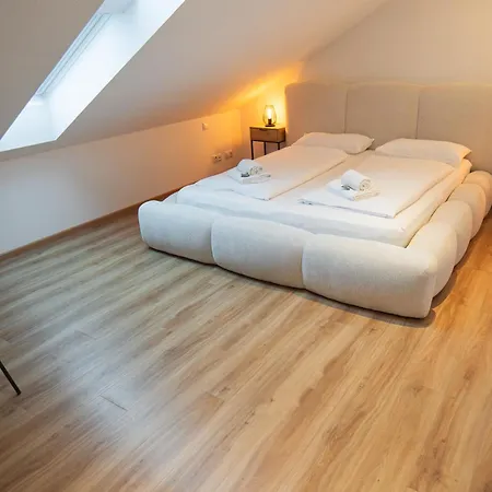 Mama-apartments - Netflix, Balkon, Kaffee & Tee, Wifi, Waschmaschine, Familienfreundlich, Kostenloser Parkplatz - 125 Qm Φούλντα