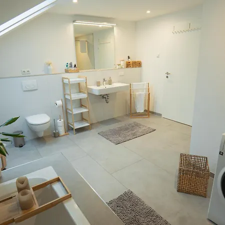 Mama-apartments - Netflix, Balkon, Arbeitsplatz, Wifi, Waschmaschine, Familienfreundlich, Kostenloser Parkplatz - 125 Qm *
