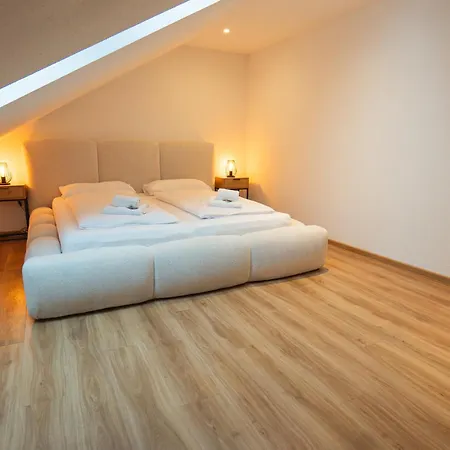 Mama-apartments - Netflix, Balkon, Kaffee & Tee, Wifi, Waschmaschine, Familienfreundlich, Kostenloser Parkplatz - 125 Qm Φούλντα