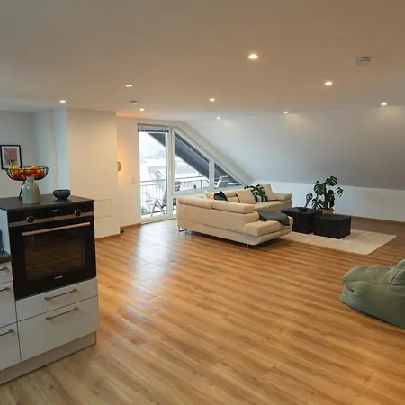 Mama-apartments - Netflix, Balkon, Arbeitsplatz, Wifi, Waschmaschine, Familienfreundlich, Kostenloser Parkplatz - 125 Qm דירה פולדה