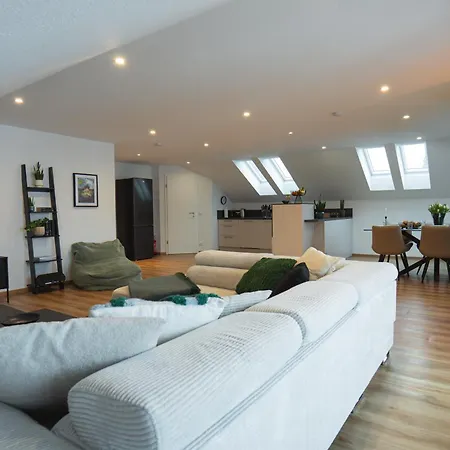 Mama-apartments - Netflix, Balkon, Arbeitsplatz, Wifi, Waschmaschine, Familienfreundlich, Kostenloser Parkplatz - 125 Qm פולדה